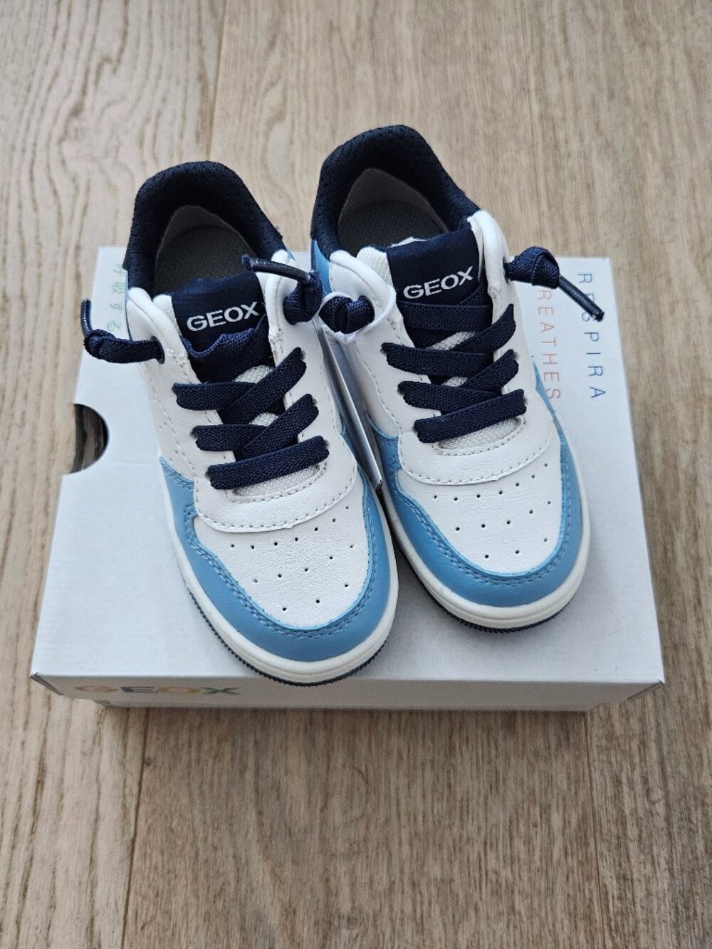 Geox Washiba Toddler Sneakers – Size 26 (US 9), White/Light Blue